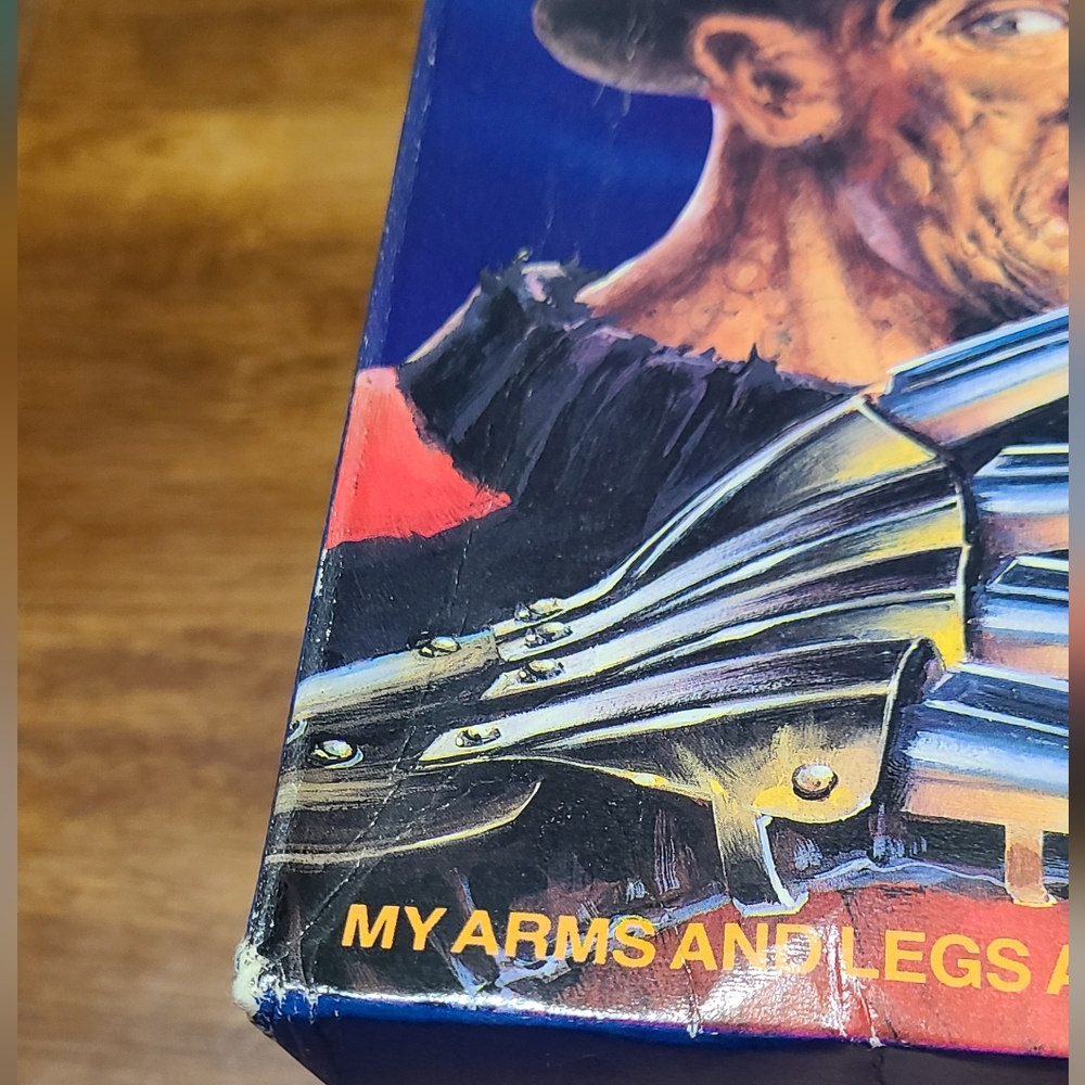 Freddy Krueger 1989 talking doll - Picture 15 of 15